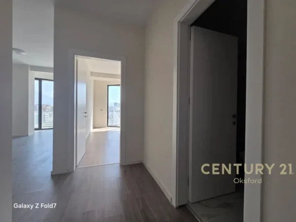 Tirane, jepet me qera zyre Kati 7, 75 m² 700 € (Mine Peza)