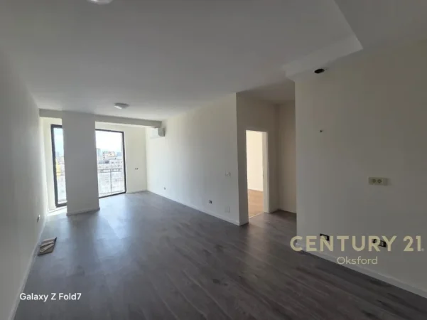 Tirane, jepet me qera zyre Kati 7, 75 m² 700 € (Mine Peza)