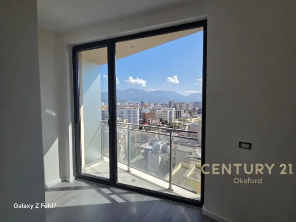 Tirane, jepet me qera zyre Kati 7, 75 m² 700 € (Mine Peza)