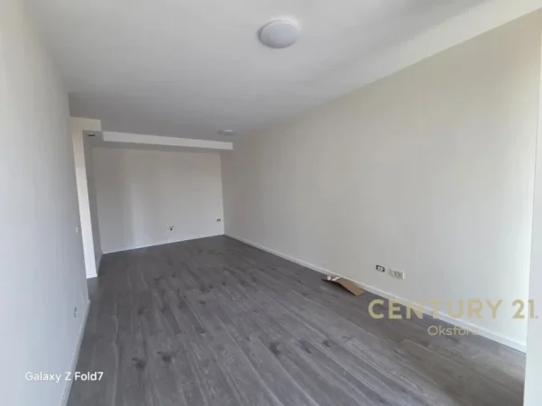 Tirane, jepet me qera zyre Kati 7, 75 m² 700 € (Mine Peza)