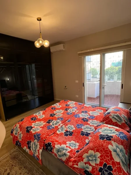 Tirane, jepet me qera apartament 1+1 Kati 1, 60 m² 650 € (KOMUNA E PARISIT)