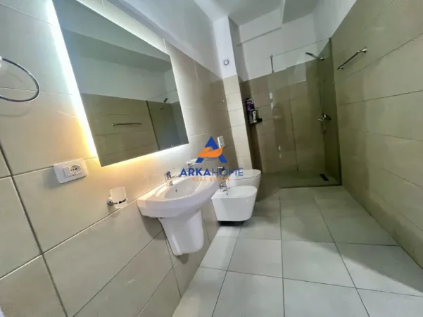 Tirane, jepet me qera apartament 1+1+Ballkon Kati 5, 70 m² 738 € 