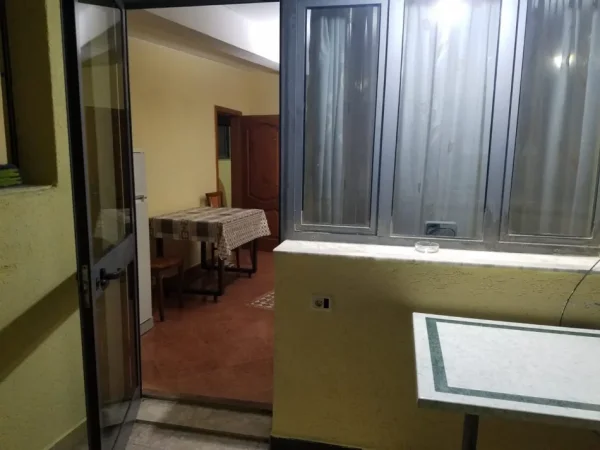 Tirane, jepet me qera apartament 1+1 Kati 6, 65 m² 330 € (Ali Demi)