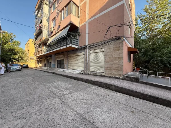 Tirane, shitet ambjent biznesi Kati 0, 97 m² (Rruga Shyqyri Ishmi)