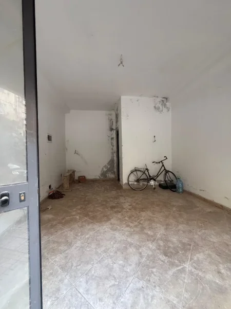 Tirane, shitet ambjent biznesi Kati 0, 97 m² (Rruga Shyqyri Ishmi)