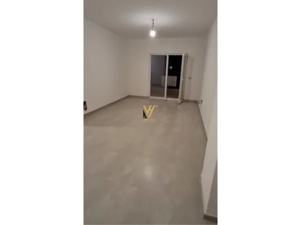 Tirane, jepet me qera ambjent biznesi Kati 1, 94 m² 799 € (KOMPLEKSI AURA LAPRAKE)