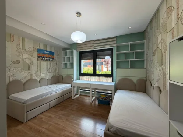 Tirane, jepet me qera apartament 2+1 Kati 1, 170 m² 1.500 € (Liqeni i Thate)