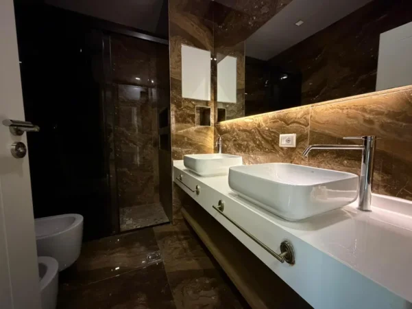 Tirane, jepet me qera apartament 2+1 Kati 1, 170 m² 1.500 € (Liqeni i Thate)