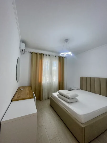 Tirane, jepet me qera apartament 2+1+Ballkon Kati 6, 120 m² 1.200 € (Petro Nini)