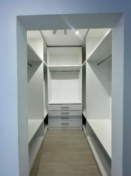 Tirane, jepet me qera apartament 2+1+Ballkon Kati 6, 120 m² 1.200 € (Petro Nini)