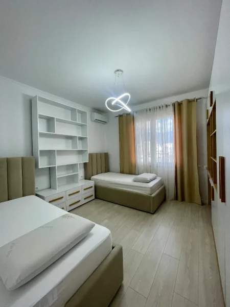 Tirane, jepet me qera apartament 2+1+Ballkon Kati 6, 120 m² 1.200 € (Petro Nini)