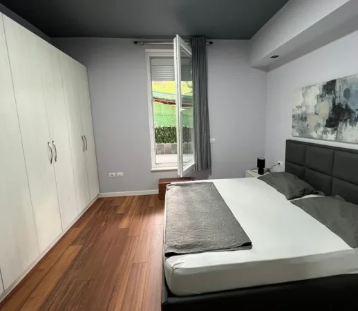 Tirane, jepet me qera apartament 2+1 , 90 m² 650 € 