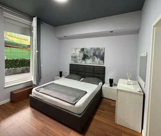 Tirane, jepet me qera apartament 2+1 , 90 m² 650 € 