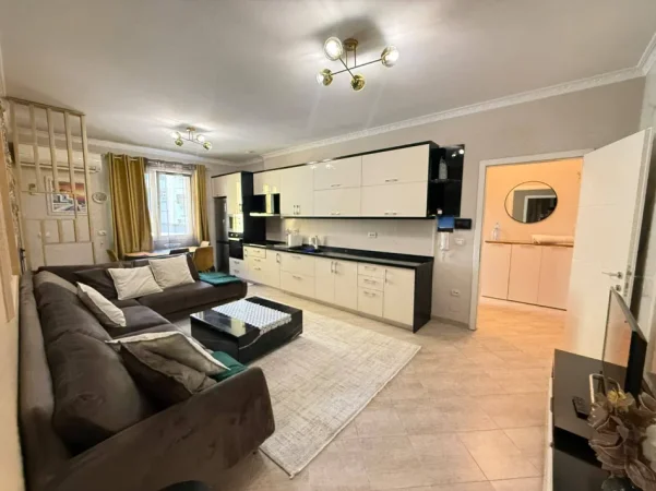 Tirane, jepet me qera apartament 2+1 Kati 5, 100 m² 800 € (Rrapo Hekali,)