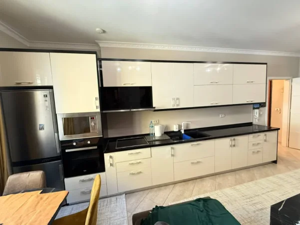 Tirane, jepet me qera apartament 2+1 Kati 5, 100 m² 800 € (Rrapo Hekali,)