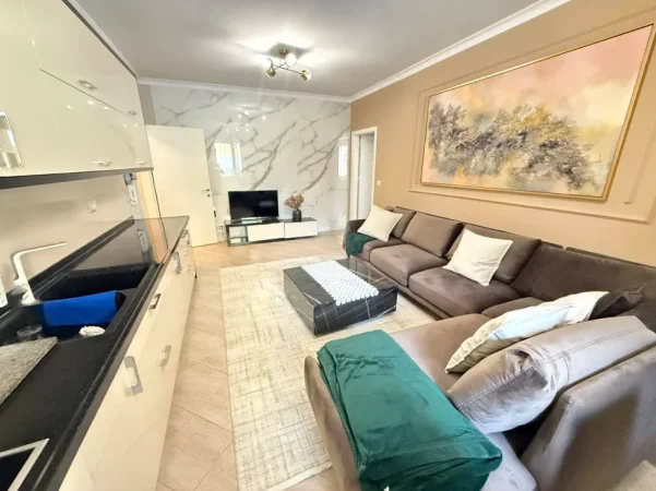 Tirane, jepet me qera apartament 2+1 Kati 5, 100 m² 800 € (Rrapo Hekali,)