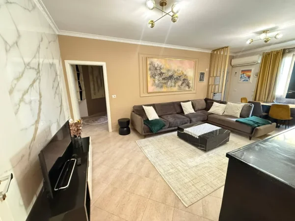 Tirane, jepet me qera apartament 2+1 Kati 5, 100 m² 800 € (Rrapo Hekali,)