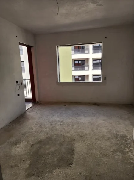 🏡Shitet Apt: 2+1 & 2Bllk (📍Paskuqan / Space City ) Super mundësi investimi 1146€/m²🔥 105m² || Kati 4 - 120.000€ ✨️