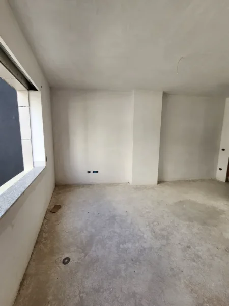 🏡Shitet Apt: 2+1 & 2Bllk (📍Paskuqan / Space City ) Super mundësi investimi 1146€/m²🔥 105m² || Kati 4 - 120.000€ ✨️