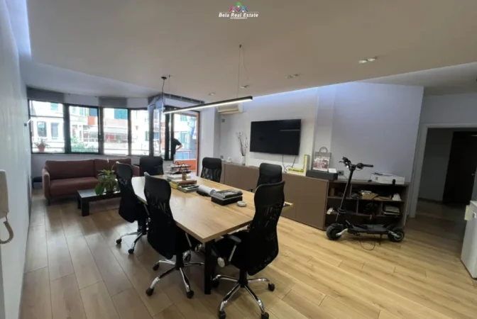 Tirane, jepet me qera zyre Kati 2, 106 m² 750 € (21 dhjetori)