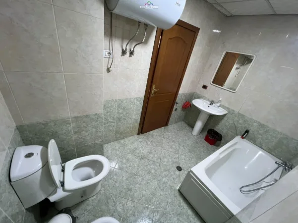 Tirane, jepet me qera zyre Kati 2, 106 m² 750 € (21 dhjetori)