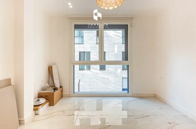 Me Qera: Zyrë Luxury. 2+1+2wc +1 P. Parkimi - 93m² - Kt.1 (Liqeni Thate - Radisson)🔥Buzë Rruge | Super mundësi✨️ 1250€/Muaj 💶💶
