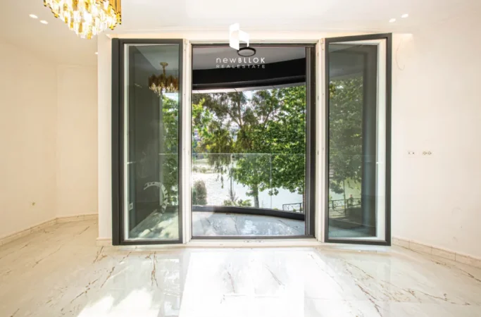 Me Qera: Zyrë Luxury. 2+1+2wc +1 P. Parkimi - 93m² - Kt.1 (Liqeni Thate - Radisson)🔥Buzë Rruge | Super mundësi✨️ 1250€/Muaj 💶💶