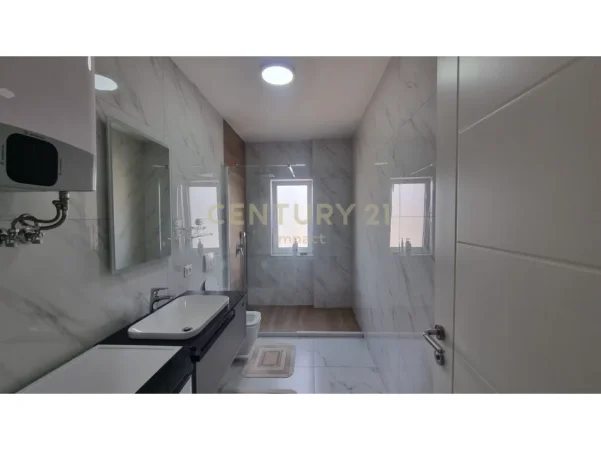 Tirane, jepet me qera apartament 2+1 Kati 6, 102 m² 800 € (ish parku)