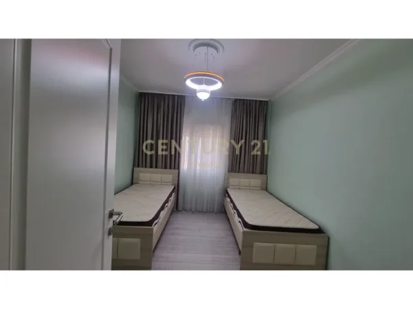 Tirane, jepet me qera apartament 2+1 Kati 6, 102 m² 800 € (ish parku)