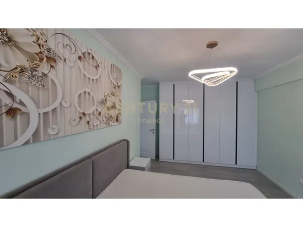 Tirane, jepet me qera apartament 2+1 Kati 6, 102 m² 800 € (ish parku)