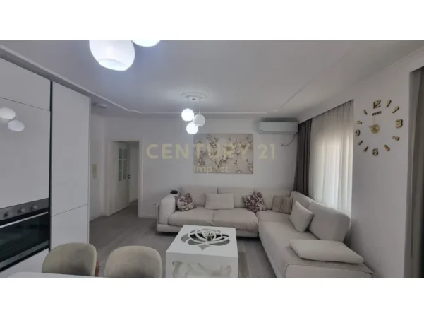 Tirane, jepet me qera apartament 2+1 Kati 6, 102 m² 800 € (ish parku)