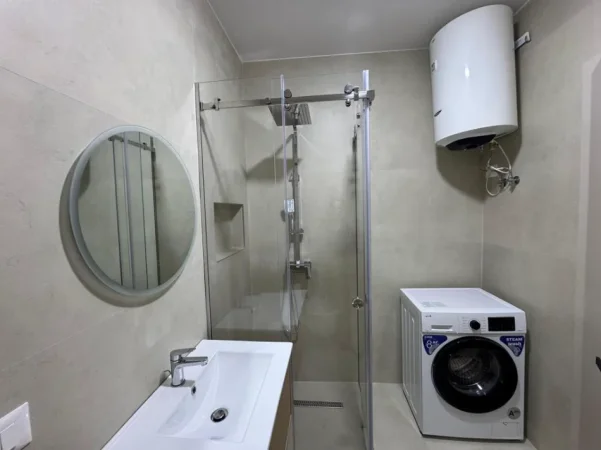 Tirane, jepet me qera apartament 1+1 Kati 1, 93 m² 750 € (kopshti botanik)