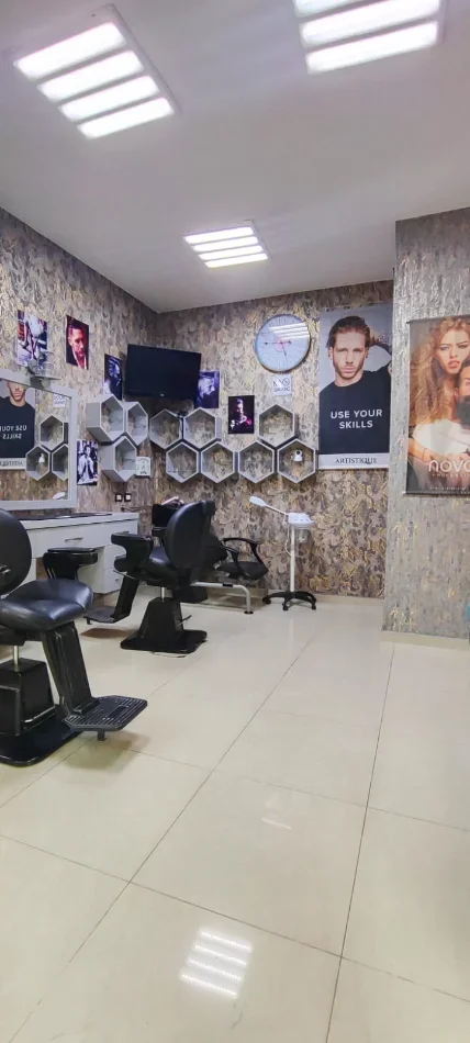 Tirane, jepet me qera ambjent biznesi , 500 € 