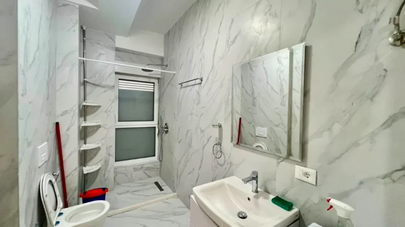 Me Qera: 2+1+2wc 📍Ali Demi (Rez.Kaimi) - Sp.110m² - Orientim:Jug🌞 - 470€/Muaj - Kt.4 ||  Rezidence e Re