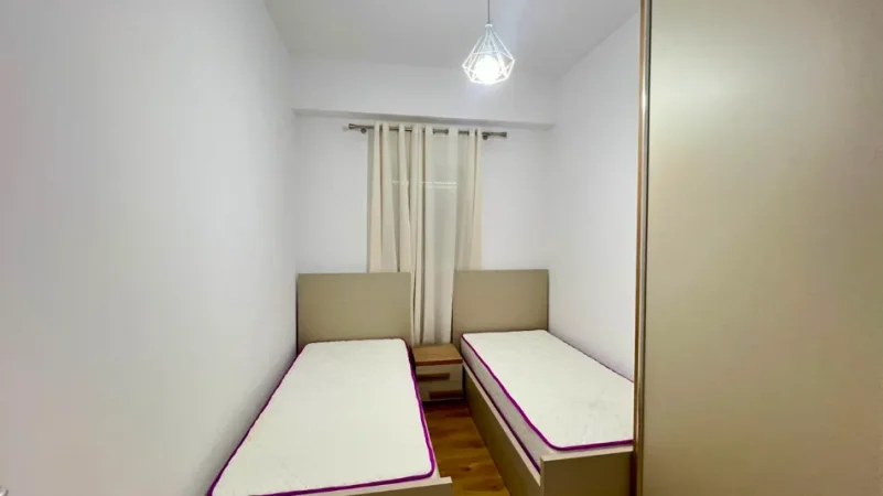 Me Qera: 2+1+2wc 📍Ali Demi (Rez.Kaimi) - Sp.110m² - Orientim:Jug🌞 - 470€/Muaj - Kt.4 ||  Rezidence e Re