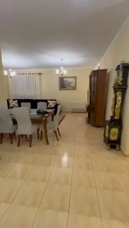 Tirane, jepet me qera apartament 2+1+Ballkon Kati 5, 100 m² 900 € (BLLOK)