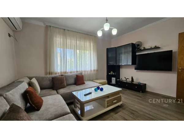 Tirane, shitet apartament 2+1 Kati 3, 73 m² 180.000 € (ali demi fusha e sportit)