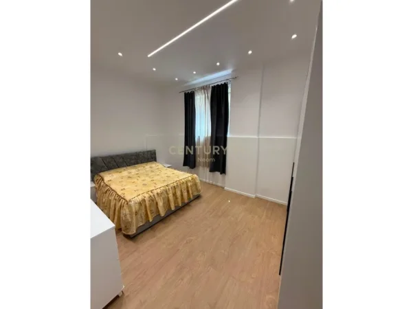 Tirane, jepet me qera apartament 2+1 Kati 2, 99 m² 600 € (kodra e diellit)
