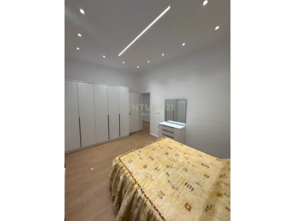 Tirane, jepet me qera apartament 2+1 Kati 2, 99 m² 600 € (kodra e diellit)