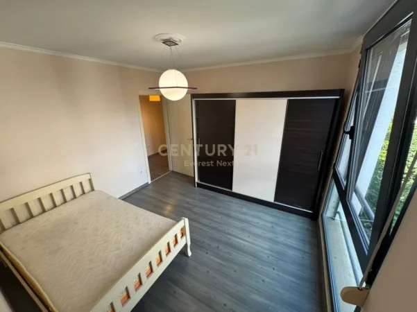 Tirane, jepet me qera apartament 2+1+Ballkon Kati 5, 88 m² 1.000 € (rruga e kosovareve)