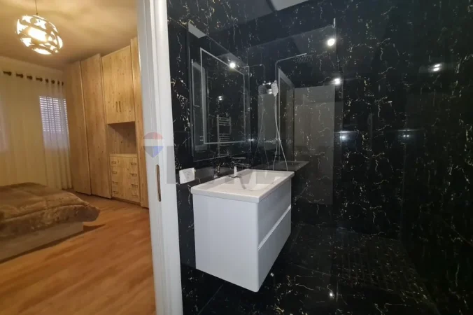 Tirane, jepet me qera apartament , 135 m² 750 € 