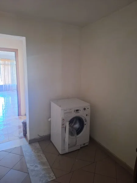 Tirane, jepet me qera apartament 1+1+Aneks+Ballkon Kati 3, 55 m² 350 € (Tirane)