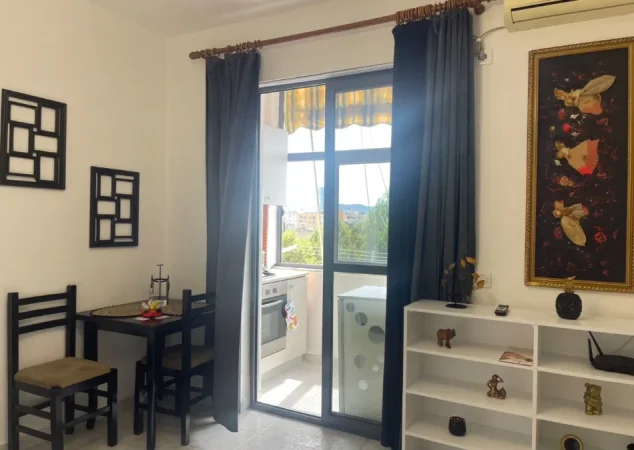 Tirane, Jepet me Qera Garsioner, Mobiluar, Kati 7, Ashensor, Çmimi 400 E, Ish-Resorant-Durrësi, Medrese, Tiranë