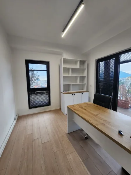 ✨️Me Qira Ultra Zyrë 124m² (📍Garden Building )  ndarë në 3 ambiente pune KATI 7 (Pamje Panoramike) 1000€/Muaj 💥💥