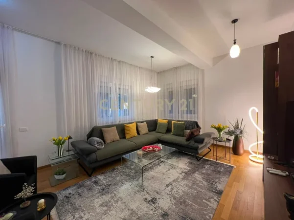 Tirane, jepet me qera apartament 2+1 Kati 1, 169 m² 1.700 € (Rezidenca Touch of the Sun)