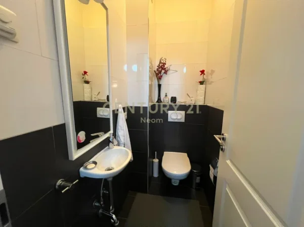 Tirane, jepet me qera apartament 2+1 Kati 1, 169 m² 1.700 € (Rezidenca Touch of the Sun)