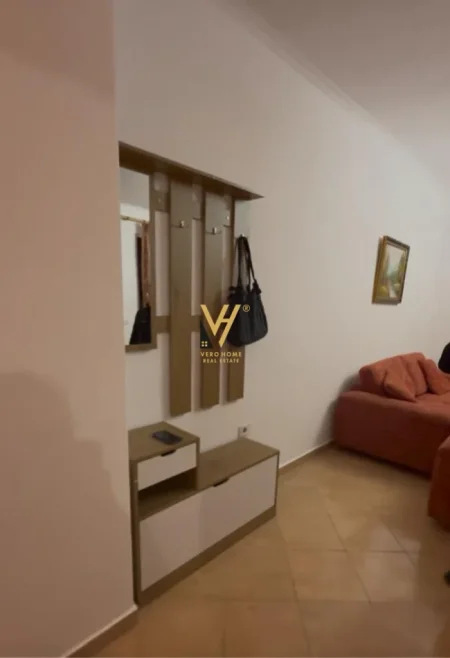Tirane, jepet me qera apartament 1+1+Ballkon Kati 2, 55 m² 420 € (KMY)