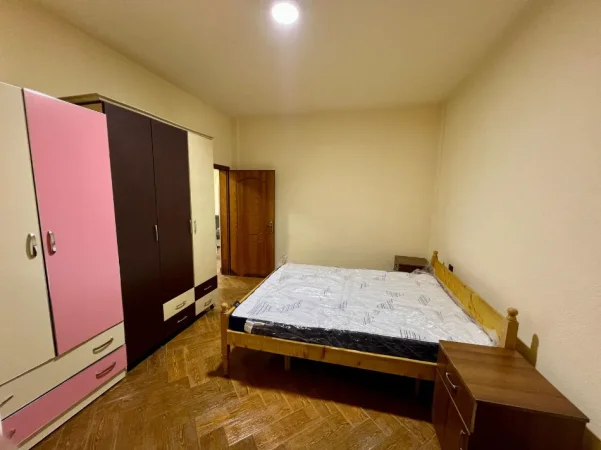Tirane, jepet me qera shtepi 2+1+Ballkon Kati 1, 85 m² 400 € (Tufine)