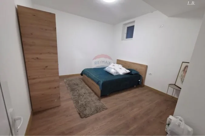 Tirane, jepet me qera shtepi 1+1 Kati 0, 65 m² 450 € (Bill clinton)