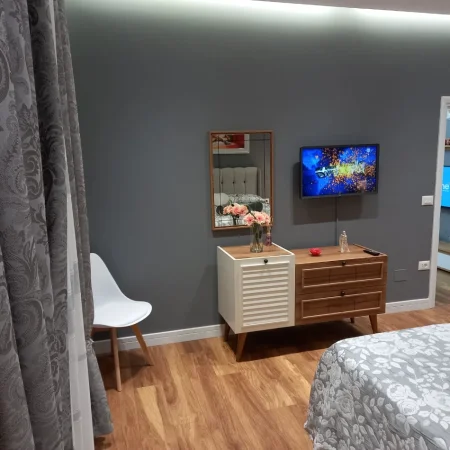 Tirane, jepet me qera apartament Kati 4, 70 m² 750 € (Rruga Margarita Tutulani)